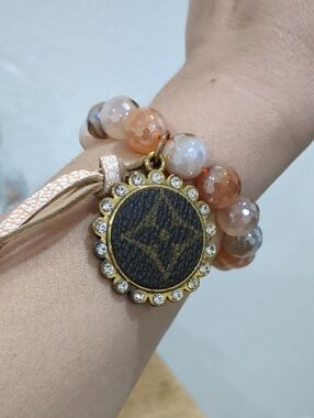 KEEP IT GYPSY Charm Bracelet with Tan and White Agate Beads